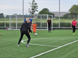 Laatste training S.K.N.W.K. JO11-1JM (partijtje tegen de ouders) van maandag 27 mei 2024 (21/137)